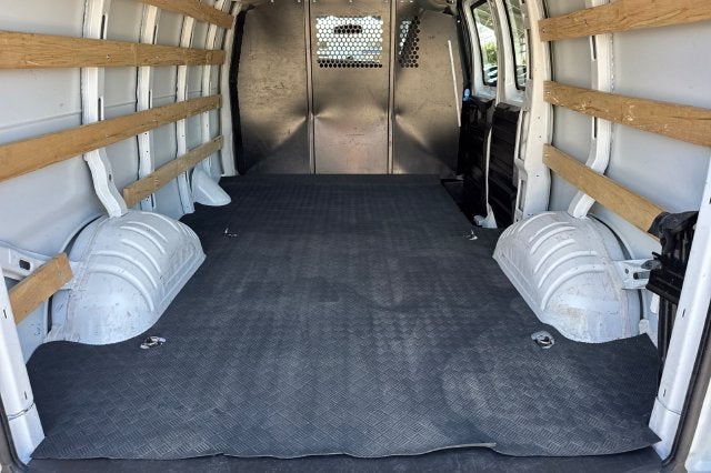 2025 Chevrolet Express Cargo 2500 Regular Wheelbase Rear-Wheel Drive