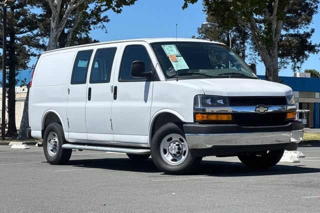 2025 Chevrolet Express Cargo 2500 Regular Wheelbase Rear-Wheel Drive