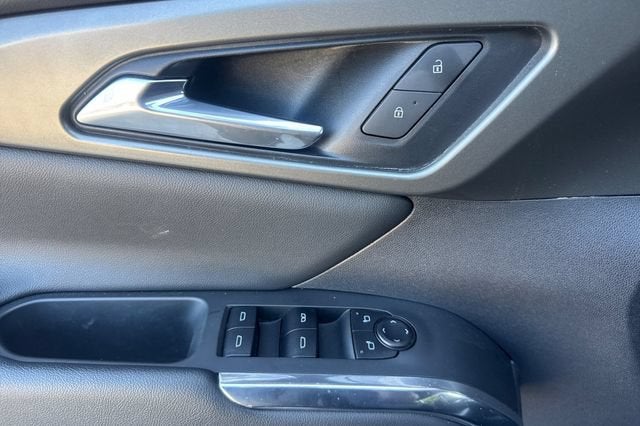 2025 Chevrolet Traverse LT w/2LT