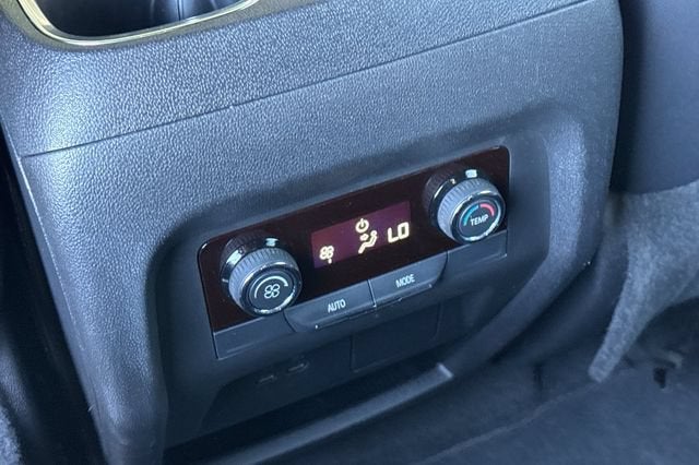 2025 Chevrolet Traverse LT w/2LT