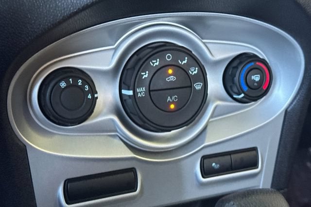 2016 Ford Fiesta 4dr Sdn SE