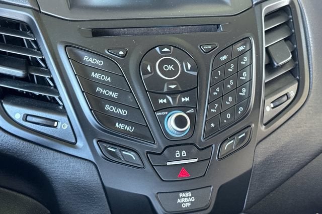 2016 Ford Fiesta 4dr Sdn SE