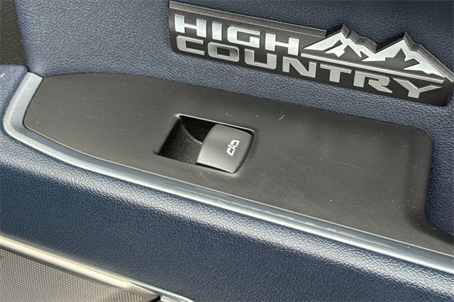 2022 Chevrolet Silverado 1500 Crew Cab Standard Box 4-Wheel Drive High Country