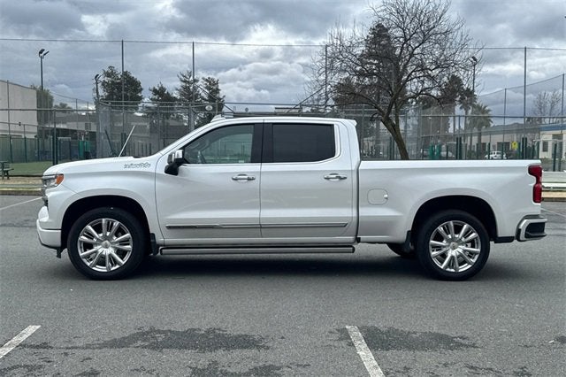 2022 Chevrolet Silverado 1500 Crew Cab Standard Box 4-Wheel Drive High Country