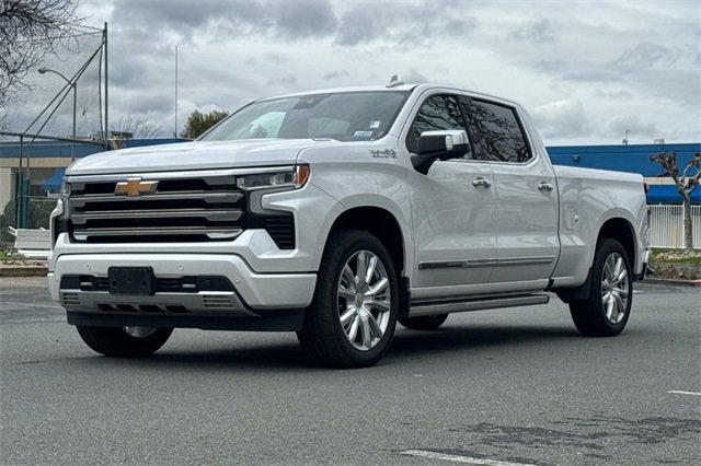2022 Chevrolet Silverado 1500 Crew Cab Standard Box 4-Wheel Drive High Country