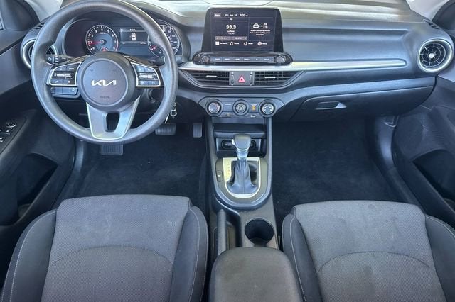 2023 Kia Forte LXS IVT