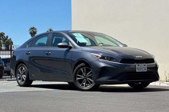 2023 Kia Forte LXS IVT