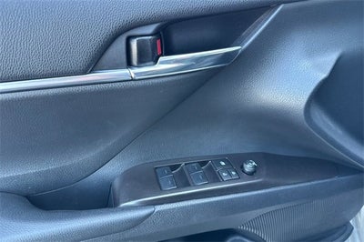 2024 Toyota Camry SE Auto (SE)