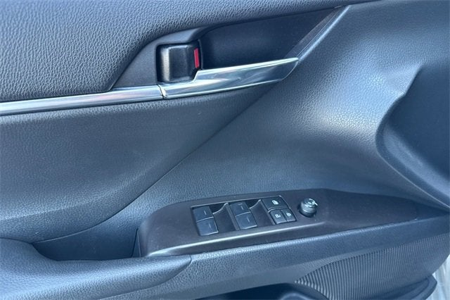 2024 Toyota Camry SE Auto (SE)