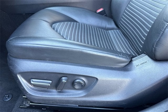 2024 Toyota Camry SE Auto (SE)