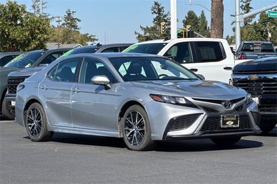 2024 Toyota Camry SE Auto (SE)