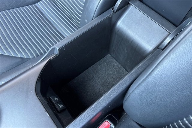 2024 Toyota Camry SE Auto (SE)