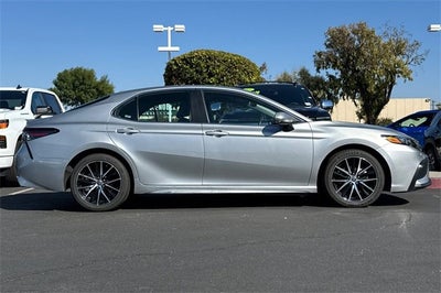 2024 Toyota Camry SE Auto (SE)