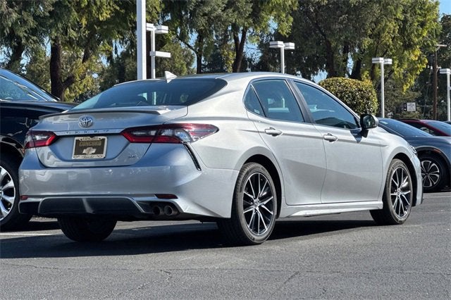 2024 Toyota Camry SE Auto (SE)