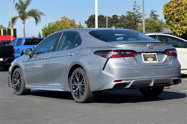 2024 Toyota Camry SE Auto (SE)