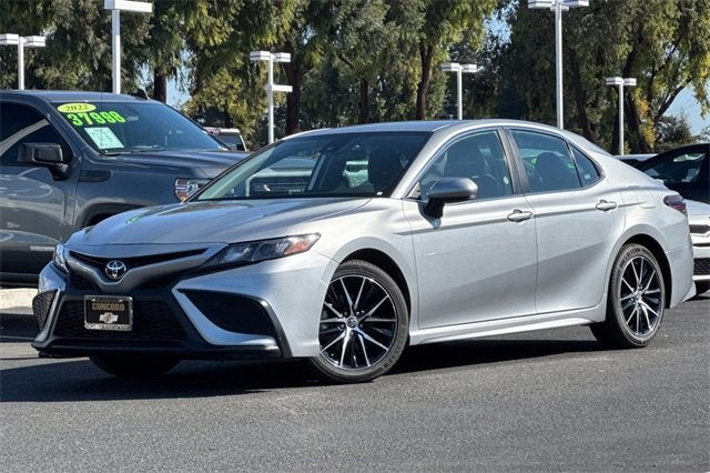 2024 Toyota Camry SE Auto (SE)
