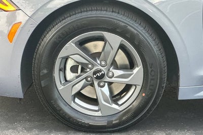 2022 Kia K5 LX Auto FWD