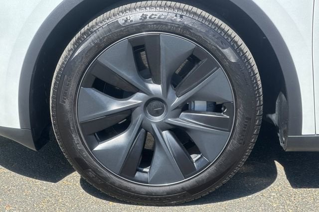 2025 Tesla Model Y Long Range RWD *Ltd Avail*