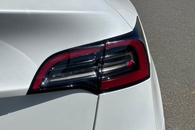 2025 Tesla Model Y Long Range RWD *Ltd Avail*