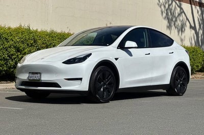 2025 Tesla Model Y Long Range RWD *Ltd Avail*