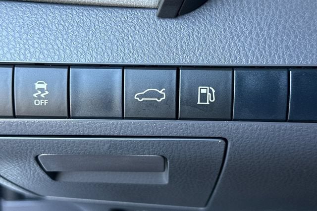 2018 Toyota Camry LE Auto (SE)