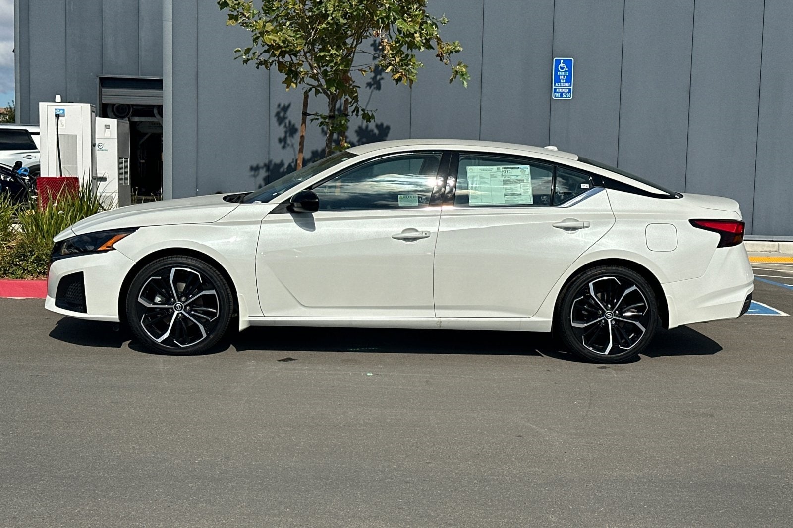 2025 Nissan Altima 2.5 SR