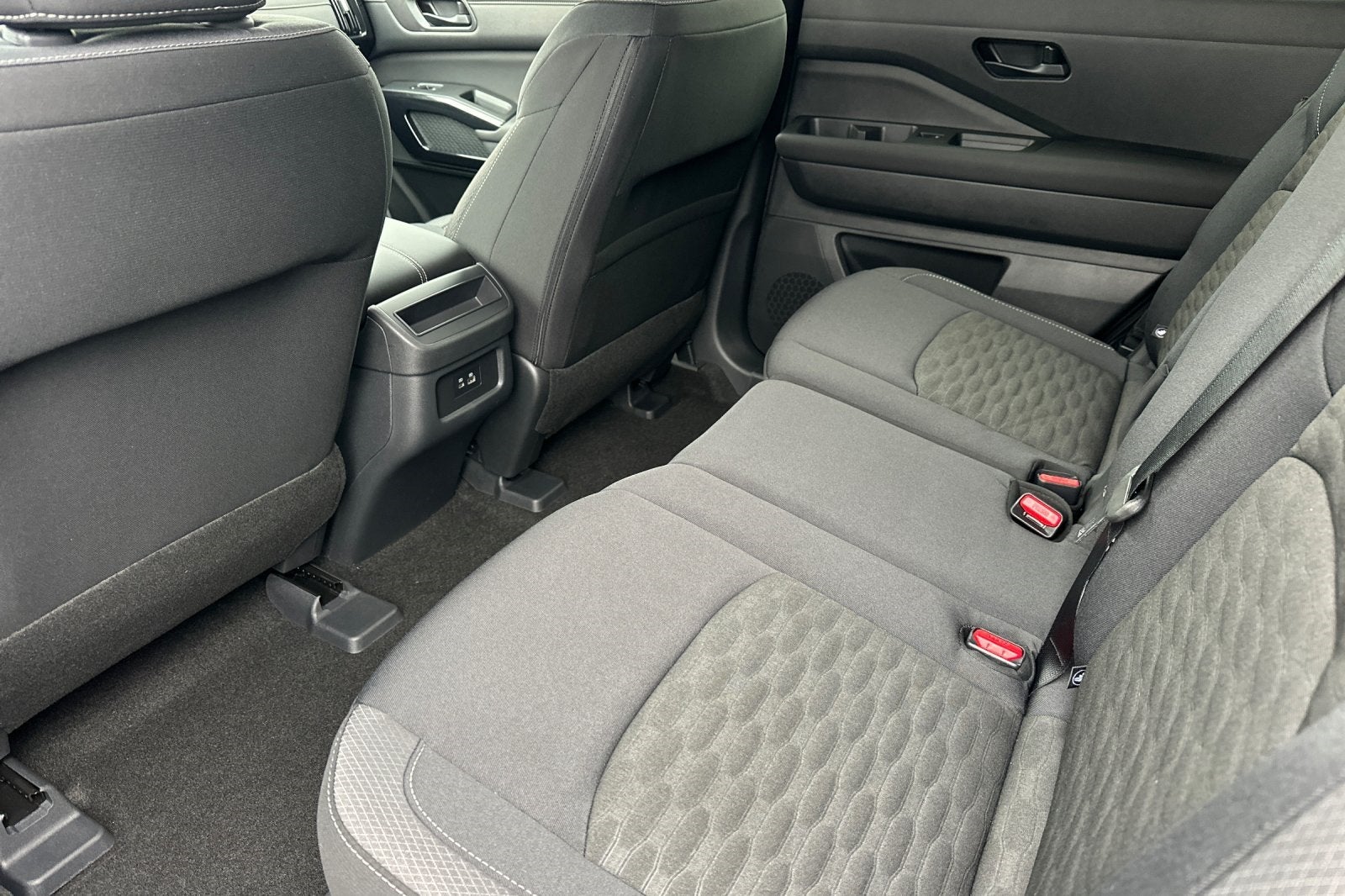 2025 Nissan Pathfinder S