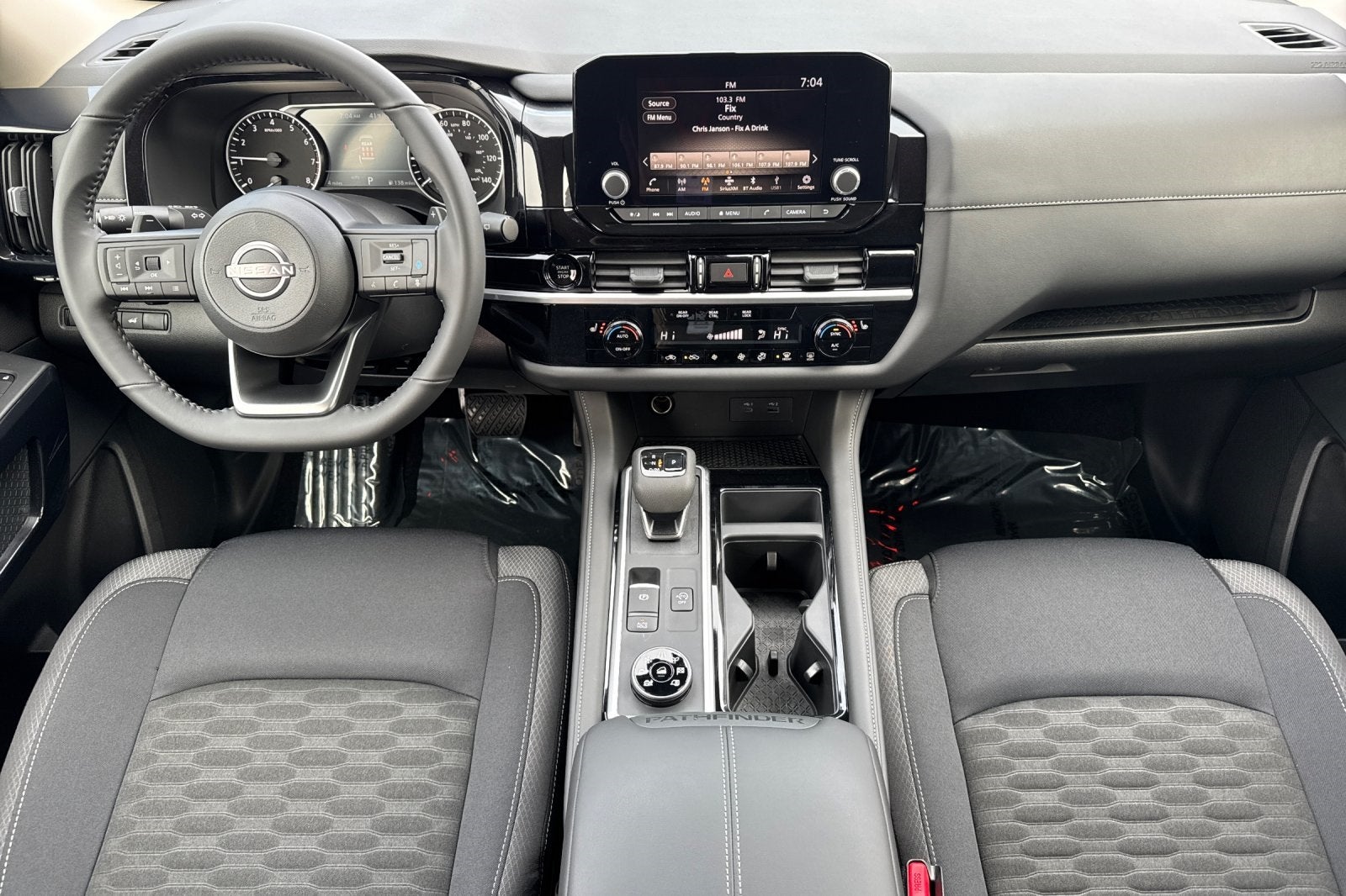 2025 Nissan Pathfinder SV