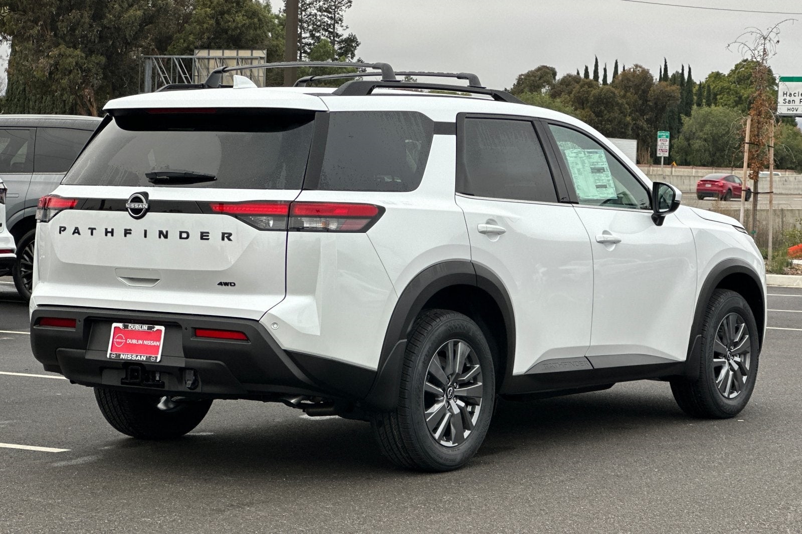 2025 Nissan Pathfinder SV