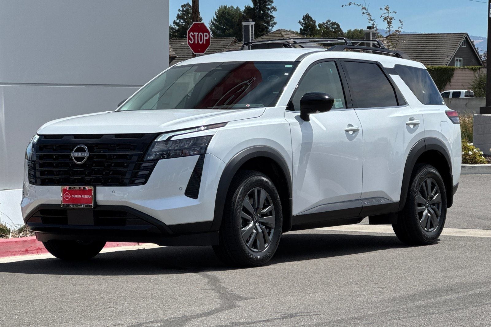 2026 Nissan Pathfinder SV