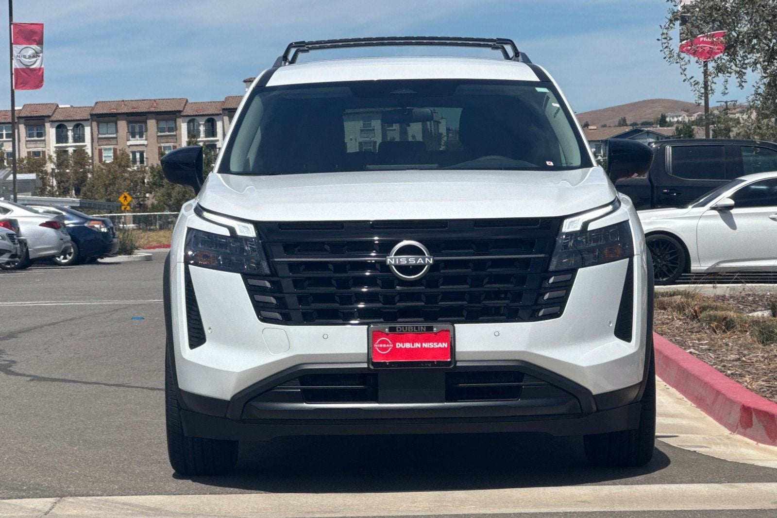 2026 Nissan Pathfinder SV