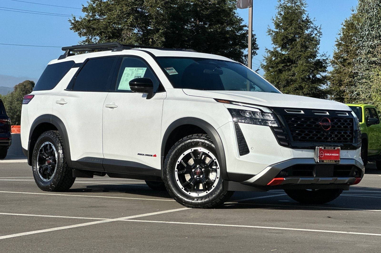 2026 Nissan Pathfinder SV