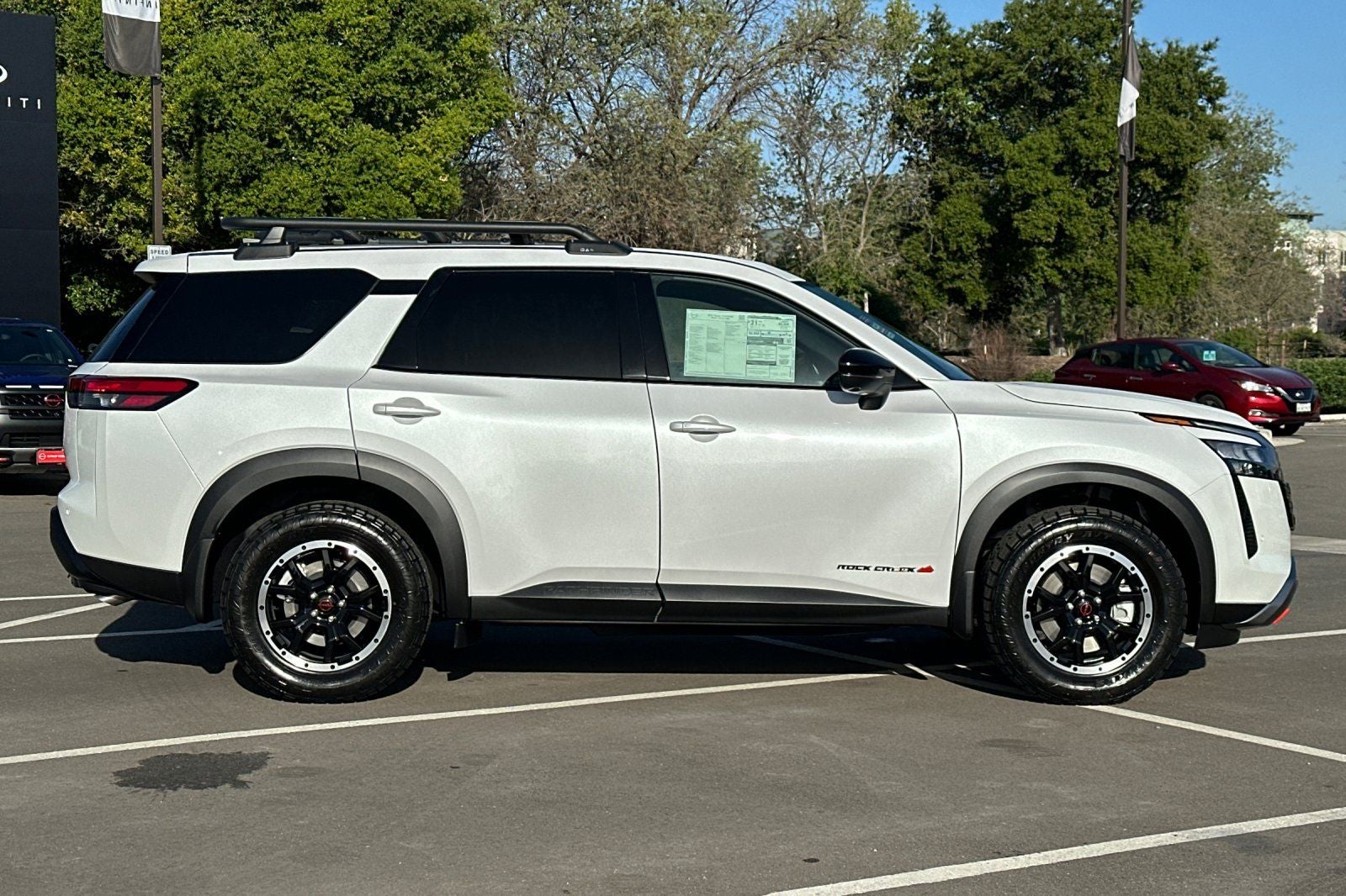 2026 Nissan Pathfinder SV