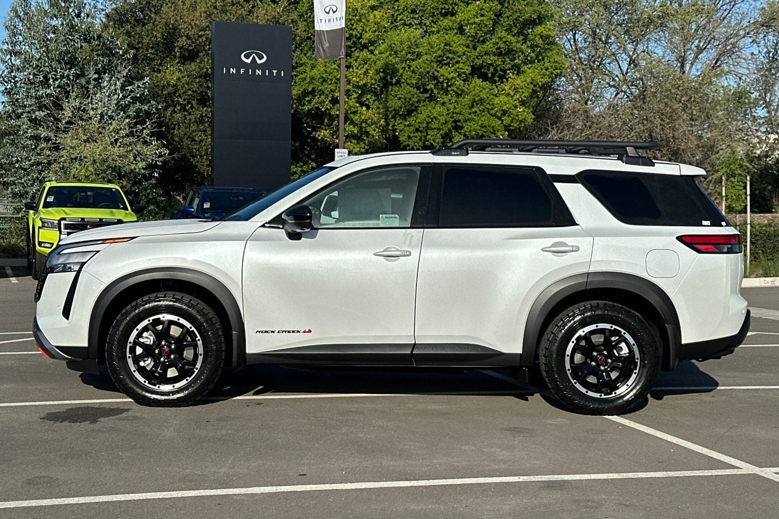 2026 Nissan Pathfinder SV