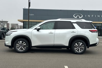 2025 Nissan Pathfinder SL