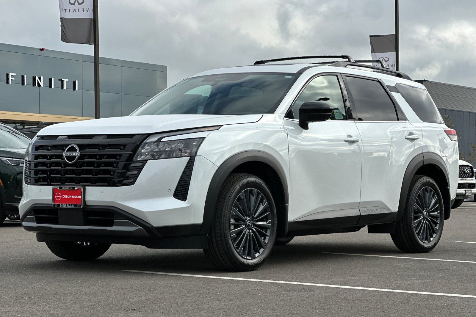 2026 Nissan Pathfinder SL