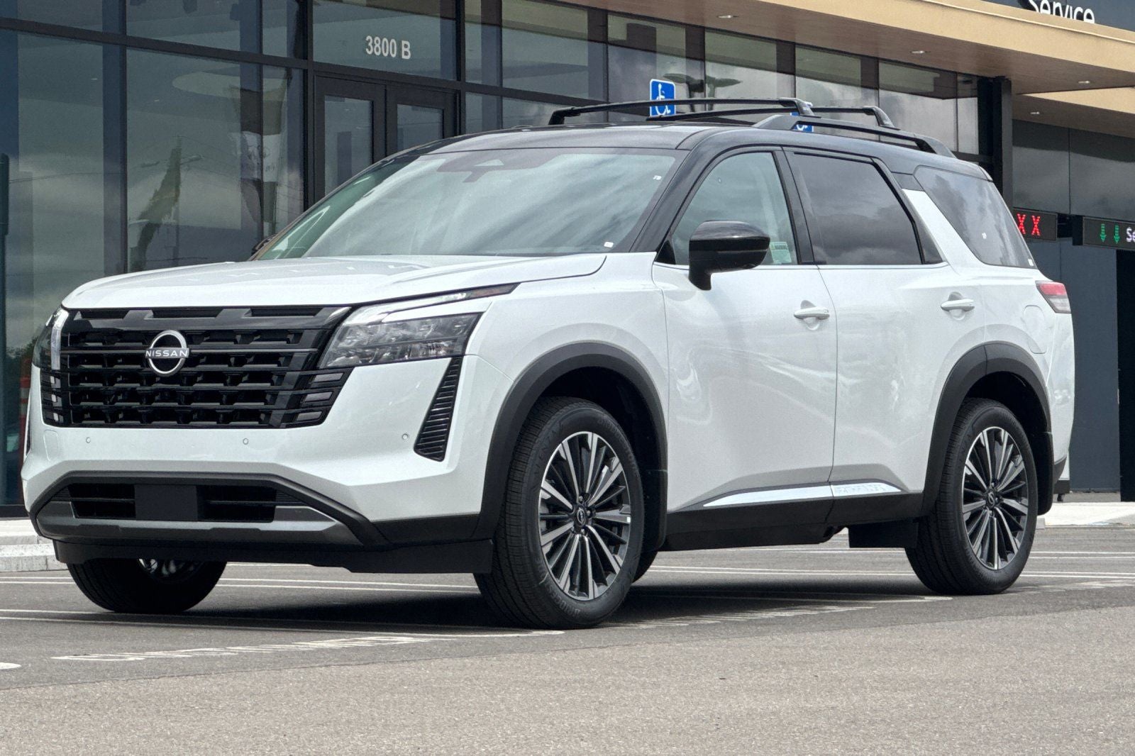 2026 Nissan Pathfinder Platinum