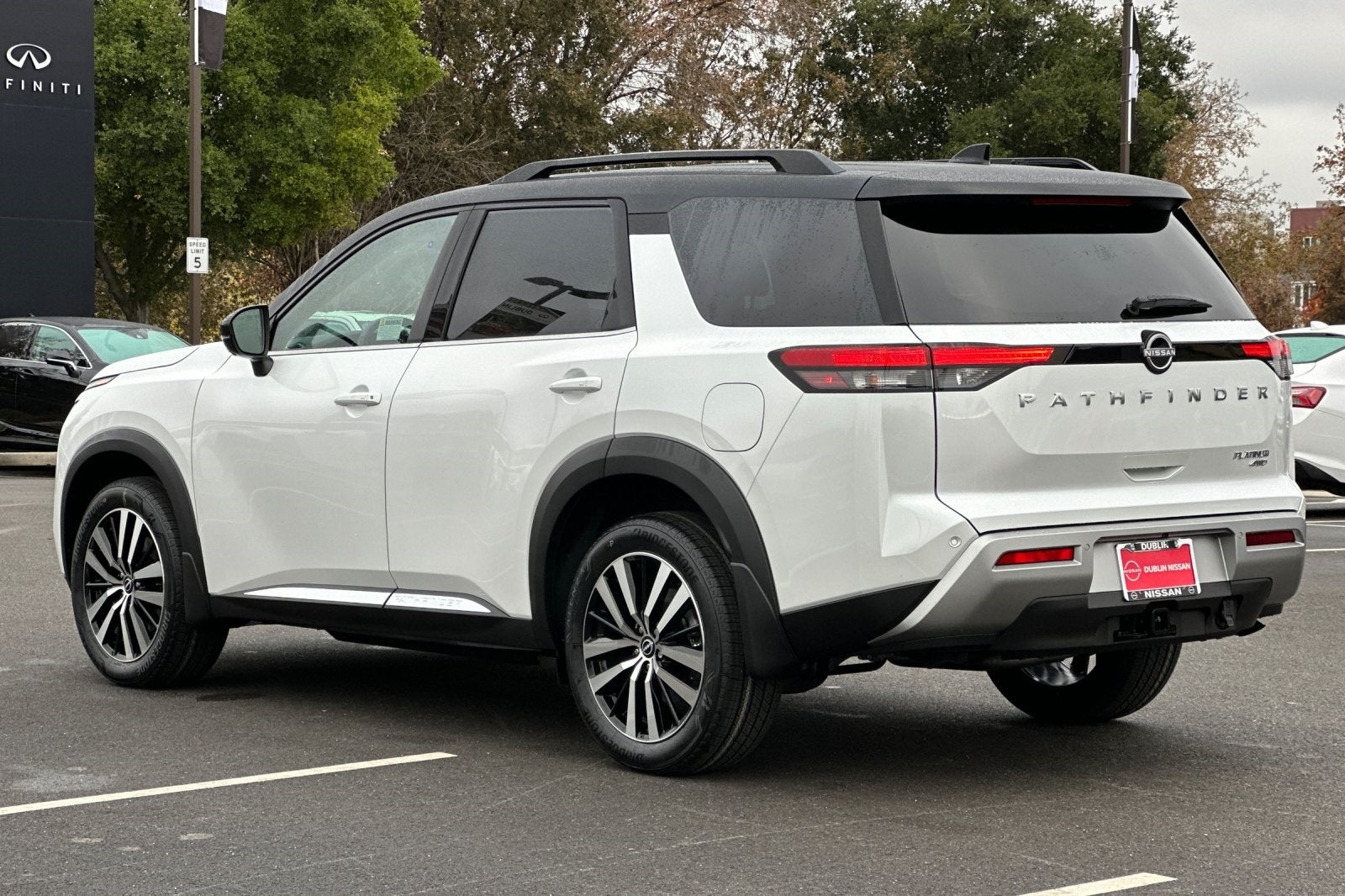 2025 Nissan Pathfinder Platinum