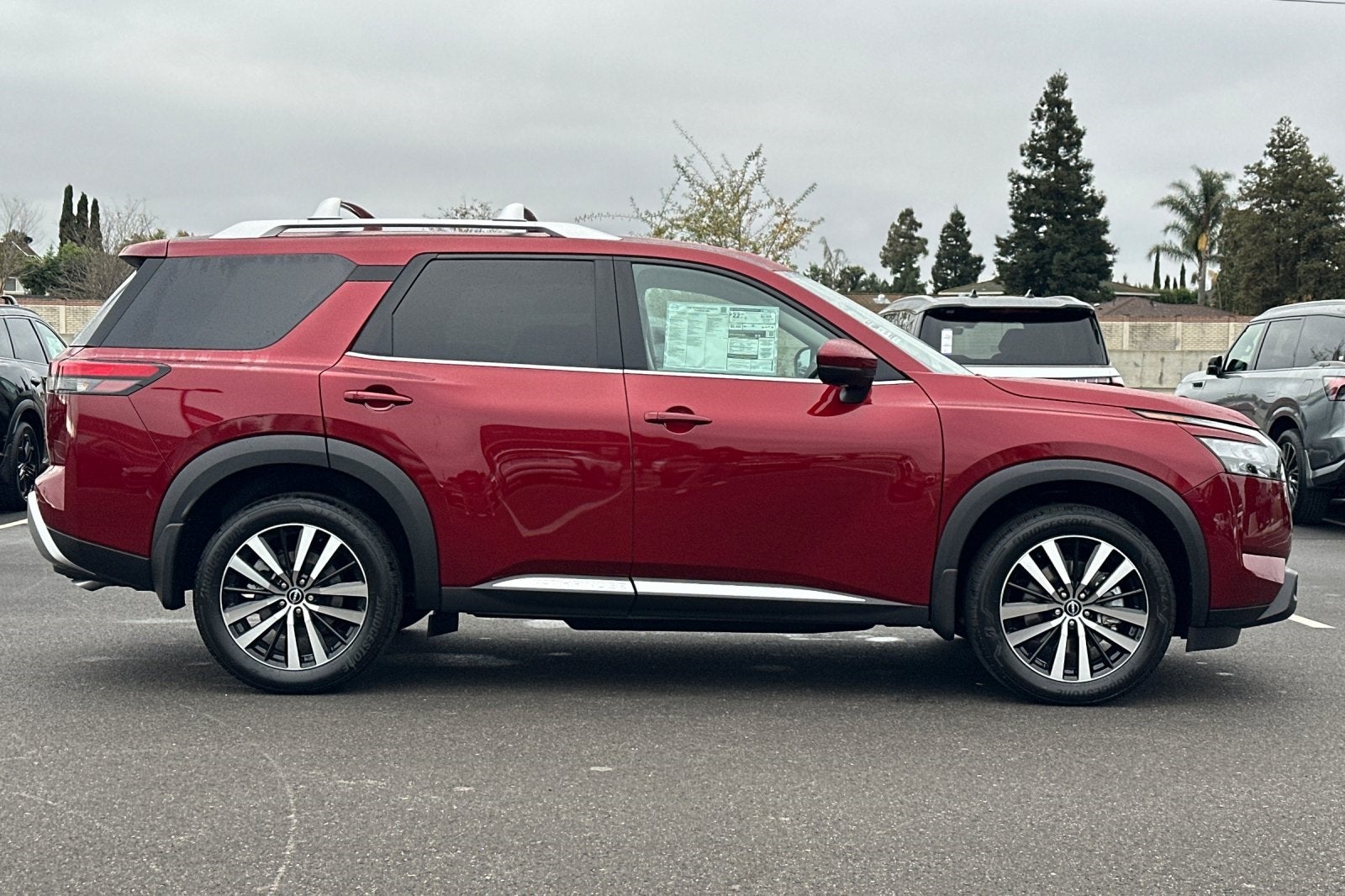 2025 Nissan Pathfinder Platinum