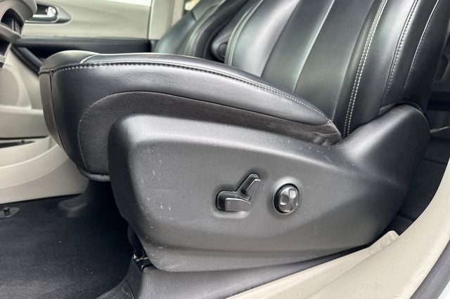 2023 Chrysler Pacifica Touring L TOURING