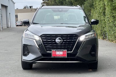 2023 Nissan Kicks SR