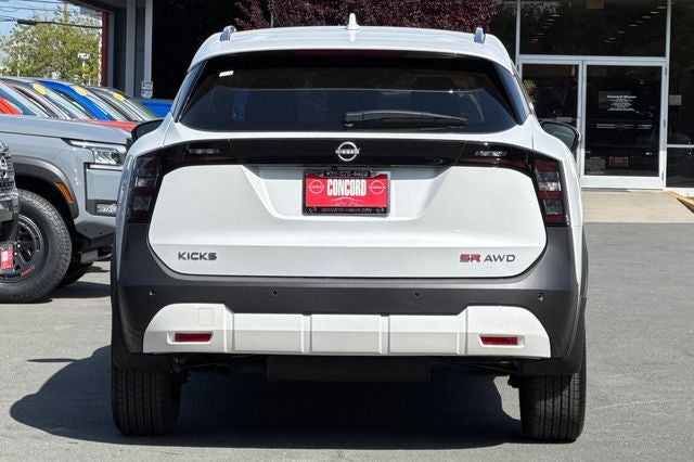 2025 Nissan Kicks SR