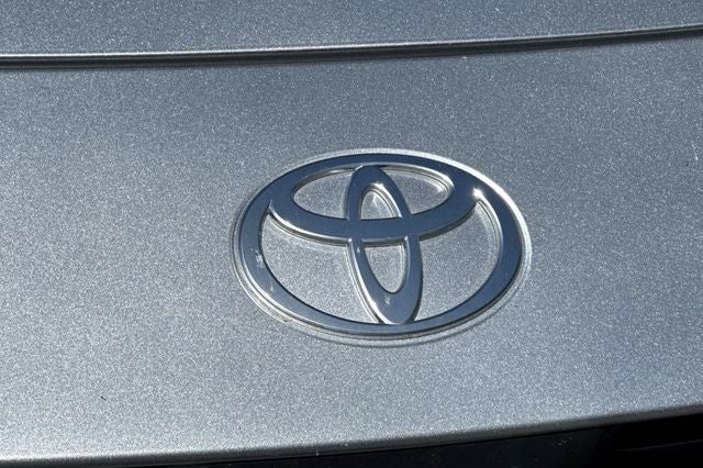 2025 Toyota Camry LE LE HYBRID