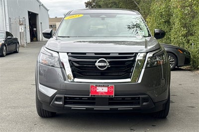 2025 Nissan Pathfinder S