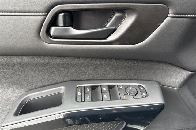 2025 Nissan Pathfinder S