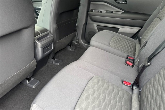 2025 Nissan Pathfinder S