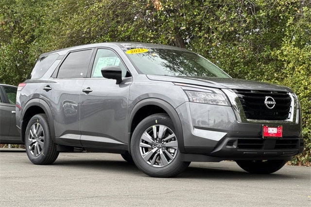 2025 Nissan Pathfinder S