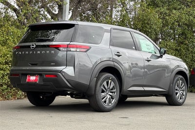 2025 Nissan Pathfinder S