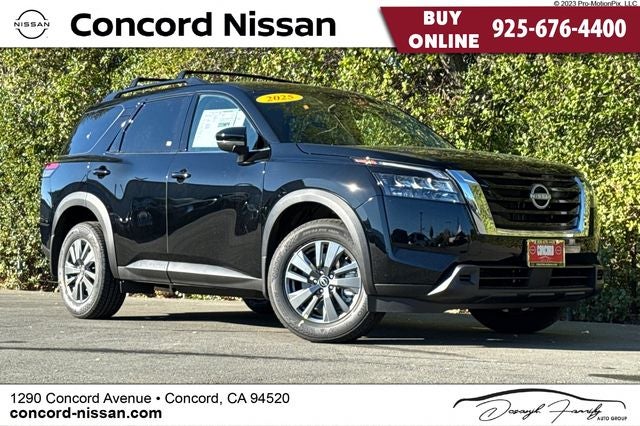 2025 Nissan Pathfinder SV