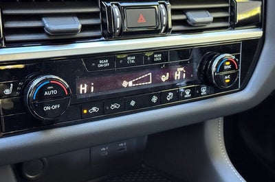 2025 Nissan Pathfinder SV